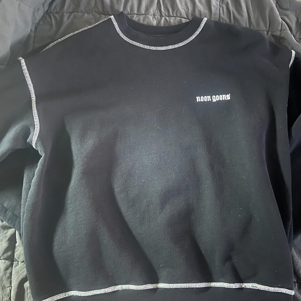Black Crewneck Sweatshirt with Contrast Stitching
